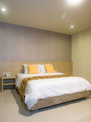 Deluxe King Bed with Mini Sofa